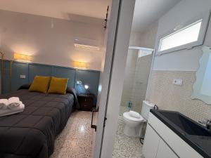 a bedroom with a bed and a bathroom with a toilet at Casita Machado in Úbeda