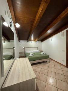 a bedroom with a green bed in a room at Villa Degli Ulivi in Furore