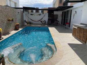 a swimming pool in the middle of a patio at Casa de Descanso Lili in Ricaurte