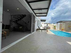 a patio with a swimming pool and a house at Casa de Descanso Lili in Ricaurte
