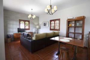 a living room with a couch and a table at El Cañaveral – Casa Rural con Terraza San Mateo in Vega de San Mateo