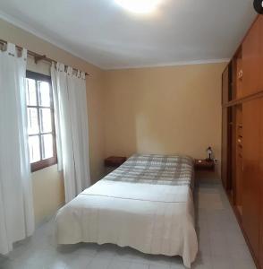 a bedroom with a bed and a window at Temporario Elisa in Santa Fe