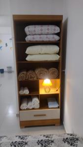 a closet with towels and a light in a room at Studio Litorâneo para Relaxar in Governador Celso Ramos +64 photos