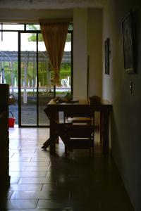 a room with a desk and a table and a window at Palmeras 2 palestina caldas in Manizales