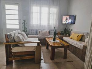 a living room with a couch and a coffee table at Alojamiento La Liboria, solo mujeres in Córdoba