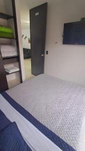 a bedroom with a bed and a closet at Apto Rincón del Café -"Piscina-Parking-8min Parque Café 321-435-21-00" in Montenegro