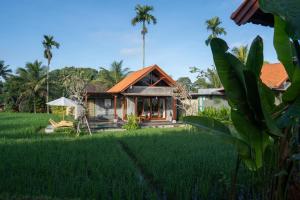 a house in the middle of a rice field at The Asiki Sebatu in Tegalalang