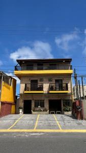 a building with a parking lot in front of it at Pousada Mar de Ubatuba - Itaguá in Ubatuba