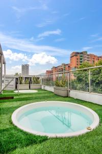 an outdoor swimming pool on the roof of a building at Hotel Estancia Chipichape Cali in Cali