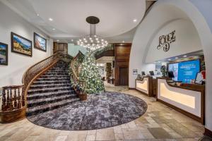 Vestíbul o recepció de Lodge at Vail, A RockResort by Vail Resorts 291 fotos més
