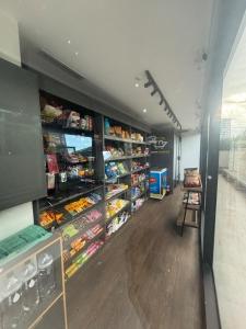 a grocery store aisle with shelves of food at LUXO Premium Studio Pelinca in Campos dos Goytacazes