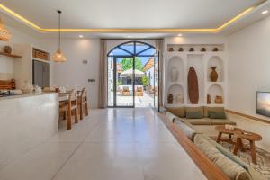 an open kitchen and living room with a long couch at Chic 2BR Private Pool Villa in Canggu in Dalung
