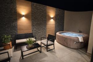 a large tub in a room with a table and chairs at Depto nuevo de lujo en PB|Terraza con jacuzzi |Gym in Guadalajara +15 photos