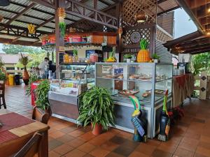 a restaurant with a counter with food on display at Hotel La Pradera del Arenal in Fortuna +42 photos