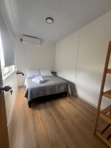 a bedroom with a bed and a wooden floor at MiRe- Alojamiento con jacuzzi in Maldonado +3 photos