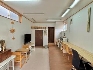 an empty classroom with tables and chairs and a classroom at SUBAKO - Vacation STAY 90330v in Yurihonjo