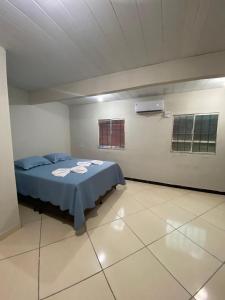 a bedroom with a bed in a room at Aluguel por temporada Triunfo-PE in Triunfo