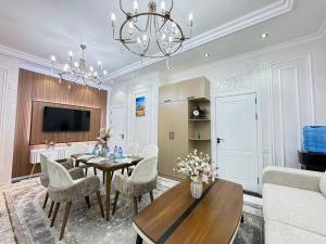 a dining room and living room with a table and chairs at White House Apartment in Samarkand