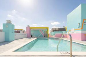 a swimming pool on the roof of a building at Voy House Wynwood with Rooftop Pool in Miami