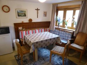 a kitchen with a table and chairs and a cross on the wall at Casa Wüstner in Dinkelsbühl