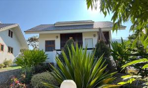 a house with a garden in front of it at พรพนาฮิล4 in Lamphun