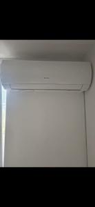 a flat screen tv sitting on top of a window at Studio roberto in Piatra Neamţ +1 photo
