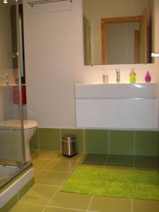 a bathroom with a sink and a toilet and a mirror at Espaco Edla in Sintra