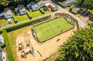 an aerial view of a tennis court in a park at ZEcamping chiens acceptés animations parc aquatique in Saint-Hilaire-de-Riez