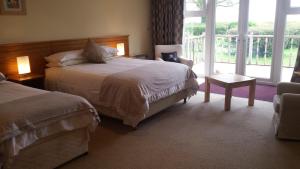 Gallery image of Lakeland Midsummer Lakehouse in Oughterard +23 photos