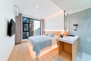 a bedroom with a bed and a sink and a shower at Yangshuo YeQi Hotel in Yangshuo +40 photos