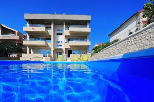 Bazén v ubytování Luxury Apartments SIKIRIC with Fantastic View on the sea nebo v jeho okolí