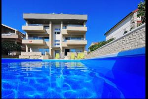 Bazén v ubytování Luxury Apartments SIKIRIC with Fantastic View on the sea nebo v jeho okolí