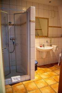 a bathroom with a shower and a sink at Ferienweingut Kreuz-Bauer in Minheim +74 photos