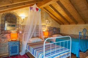 a bedroom with a bed in a room at Moinhos do Pisão in Povoa Dao