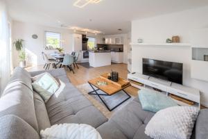 a living room with a gray couch and a table at Fewo Resaleen in Öhningen