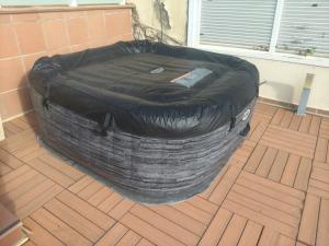 a large black tub sitting on a wooden floor at BEACH HOUSE. CASA CON PISCINA PRIVADA in Calafell