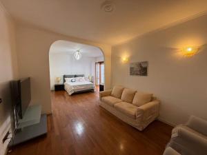 a living room with a couch and a bed at Gt holiday in Rome