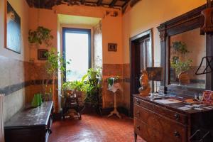 a room with a dresser and a window with plants at Red Palazzo Fossanova in Priverno