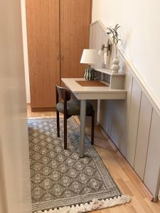 a desk with a chair and a lamp on a rug at Grazerhof in Graz