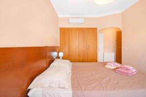 a bedroom with a bed with two towels on it at Almancil Park Apartment in Almancil