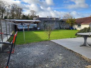a backyard with a picnic table and a table at LES CANAILLOUS 4 clos la fossette Asnelles in Asnelles