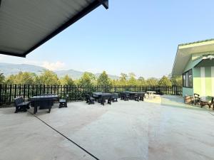 a group of ping pong tables on a patio at Khaochamao View in Ban Nam Pen