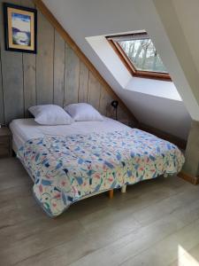 a bedroom with a bed in a attic at LES CANAILLOUS 4 clos la fossette Asnelles in Asnelles