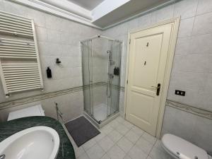 a bathroom with a shower and a toilet and a sink at Gt holiday in Rome +14 photos
