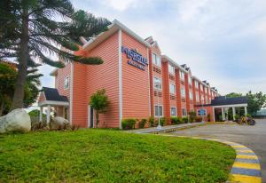 Gallery image of Microtel by Wyndham Eagle Ridge in General Trias