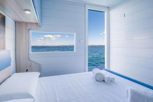 a bedroom with a white bed and a window at Due Nodi by BarbarHouse in Gallipoli