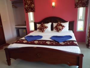 Cama o camas de una habitación en Lanta Riviera Villa Resort - SHA Certified