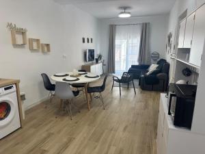 a kitchen and living room with a table and chairs at Piso Loli in Águilas