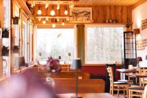 a restaurant with a table and chairs and a window at Bullhead House in Warmensteinach