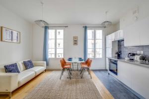 a kitchen and living room with a table and chairs at Charming Apartment 2BR 4P - Saint-Cloud in Saint-Cloud
